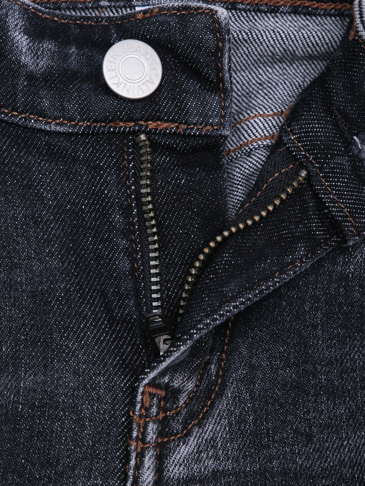 Зауженные джинсы из смешанного хлопка Calvin Klein Jeans  –  Деталь1