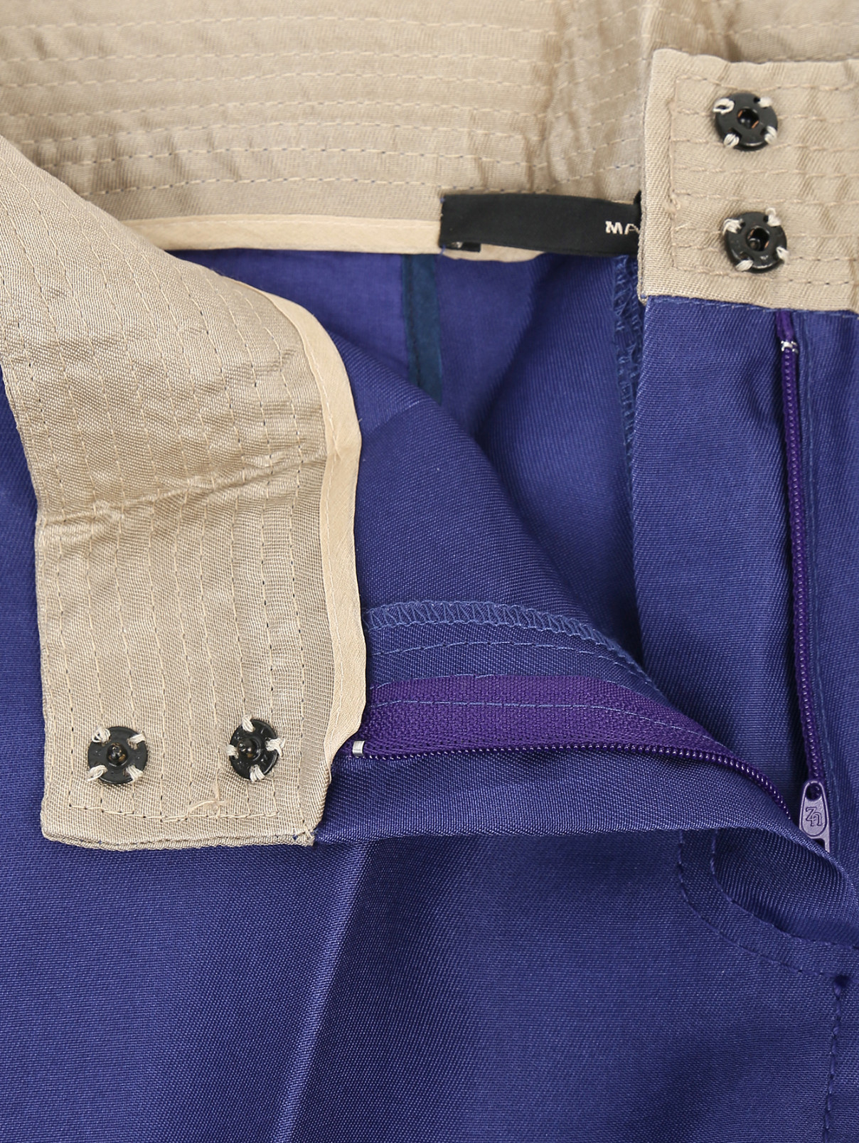 Укороченные брюки  из шелка с контрастным поясом Maurizio Pecoraro  –  Деталь1  – Цвет:  Фиолетовый